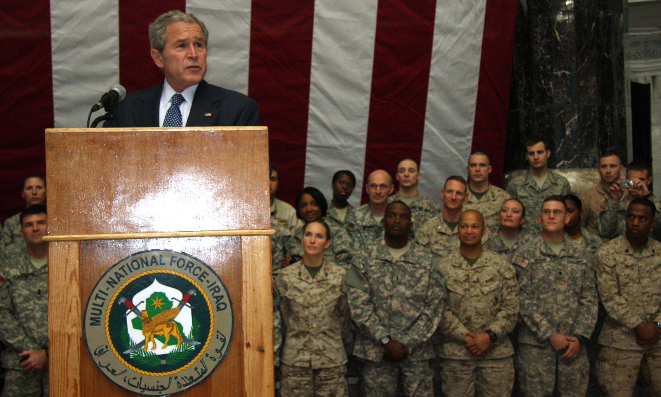 Джордж Буш младший благодарит военных за службу в Ираке, 2008 год.  Фото The U.S. Army (CC BY 2.0)