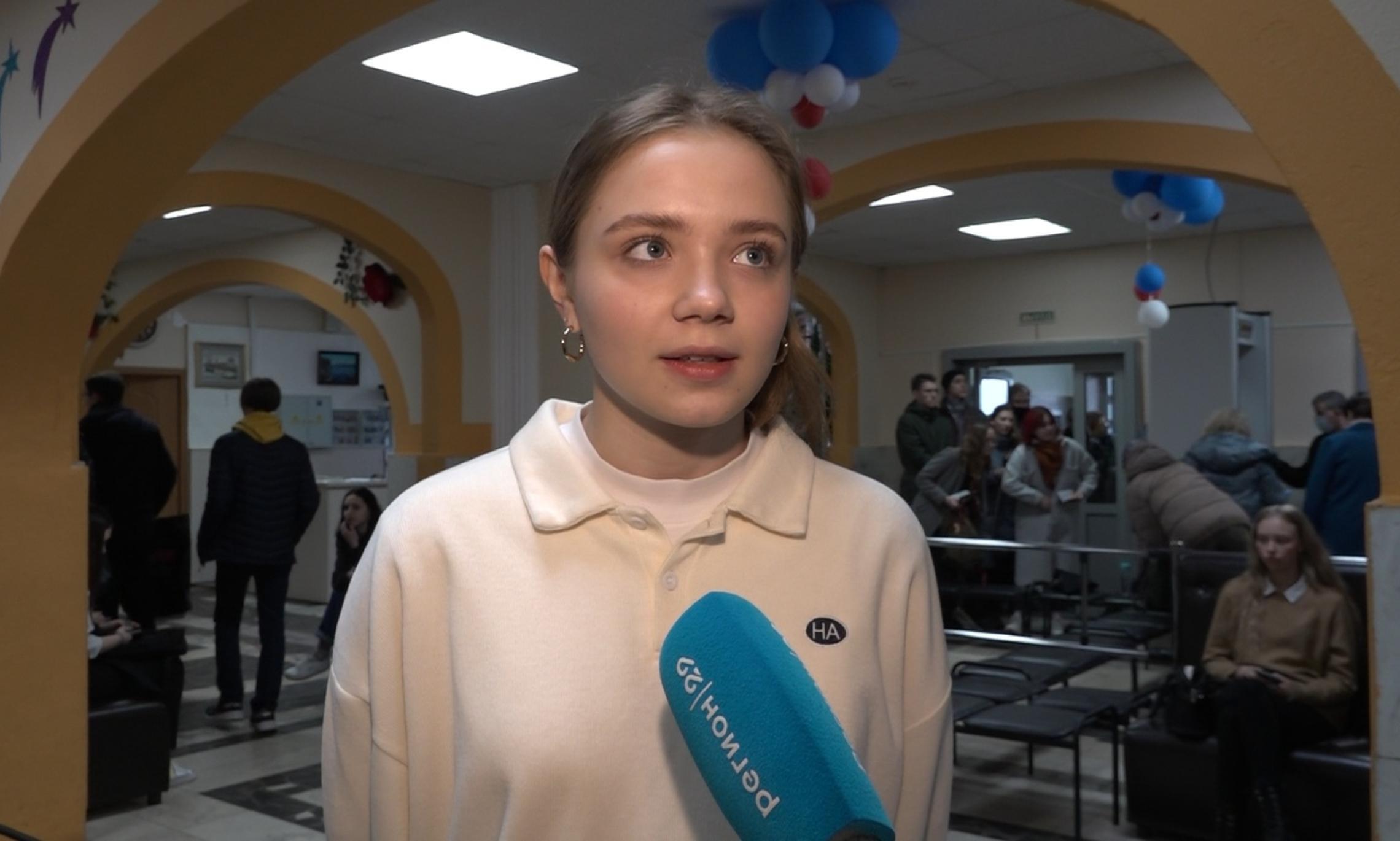 Ученица школы № 52 Валерия Кравченко.